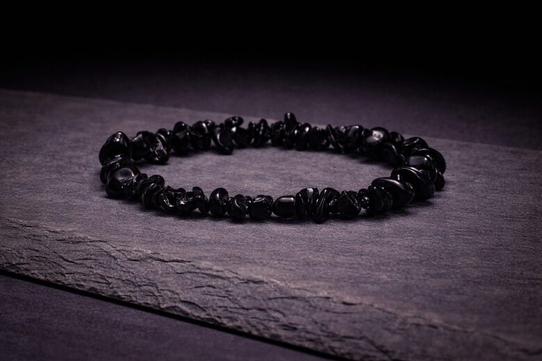 Bracelet black tourmaline chips elastic