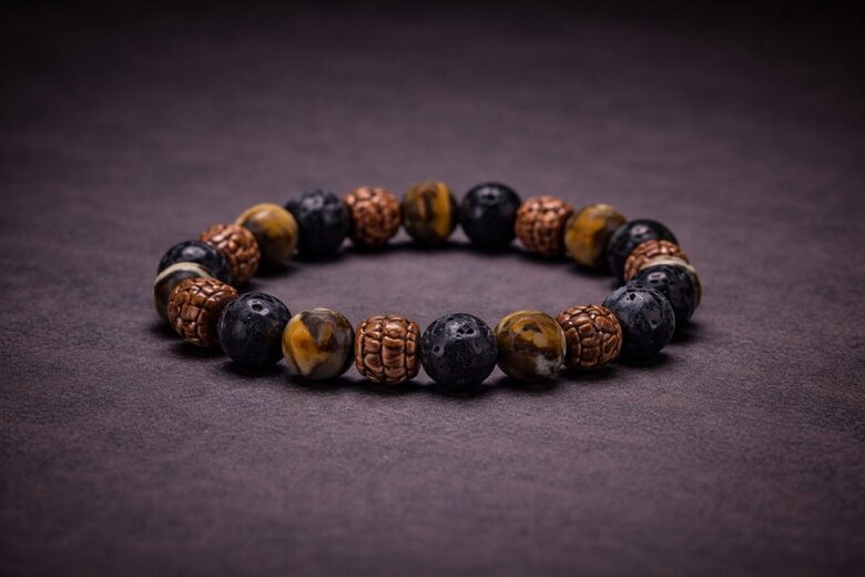 Bracelet rudraksha / tiger eye / lava stone
