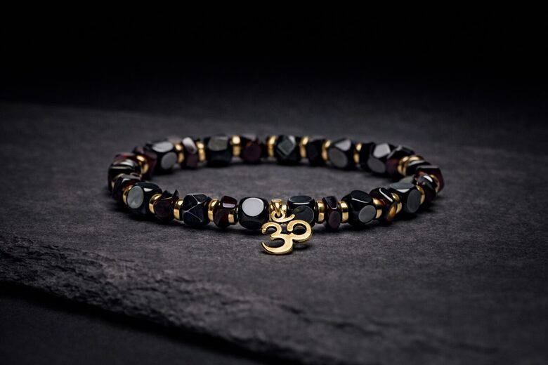 Hematīta / granāta aproce elastíga