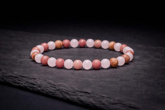 Aproce no rozā kvarca un tulīta , elastīga