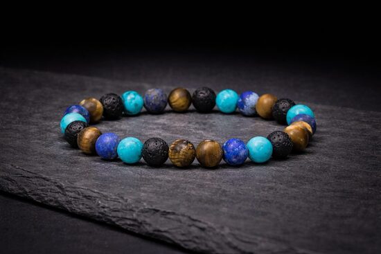 Dažādu akmeņu aproce