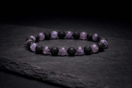 Aproce no lavas akmens un ametista