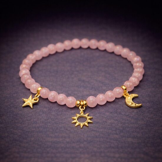 Elastīgā saulesakmens aproce ar saules, mēness un zvaigznes piekariņiem